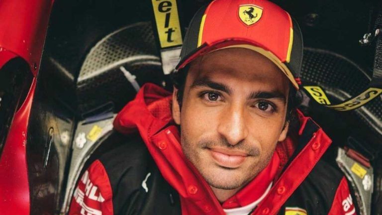 Nuova donna per Sainz?