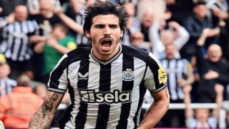 Tonali, prime difficoltà: non convince i tifosi ma Howe… Tonali, prime difficoltà: non convince i tifosi ma Howe…