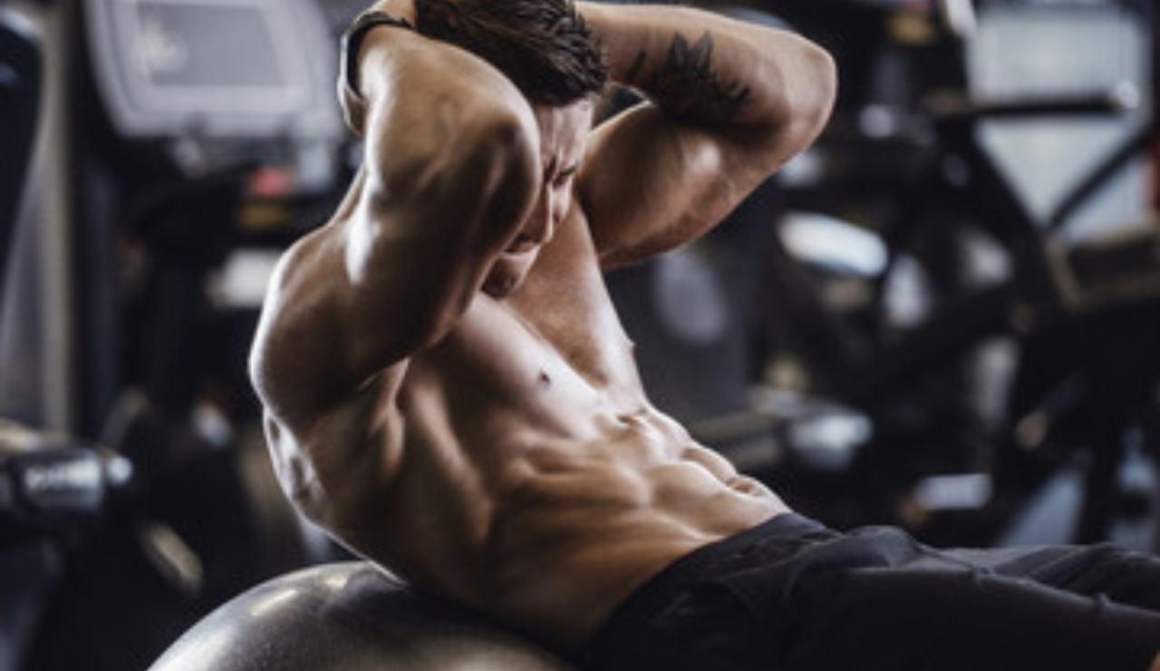 Allenamento settimanale degli addominali