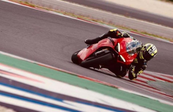 Andrea Iannone superbike