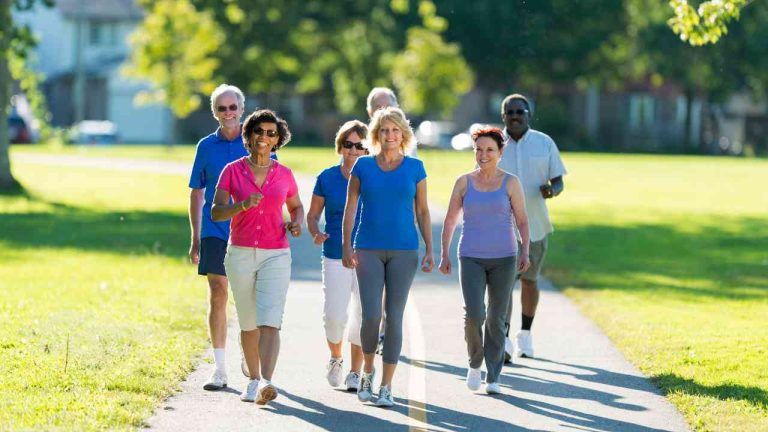 Camminata veloce per un invecchiamento salutare: la scoperta rivoluzionaria