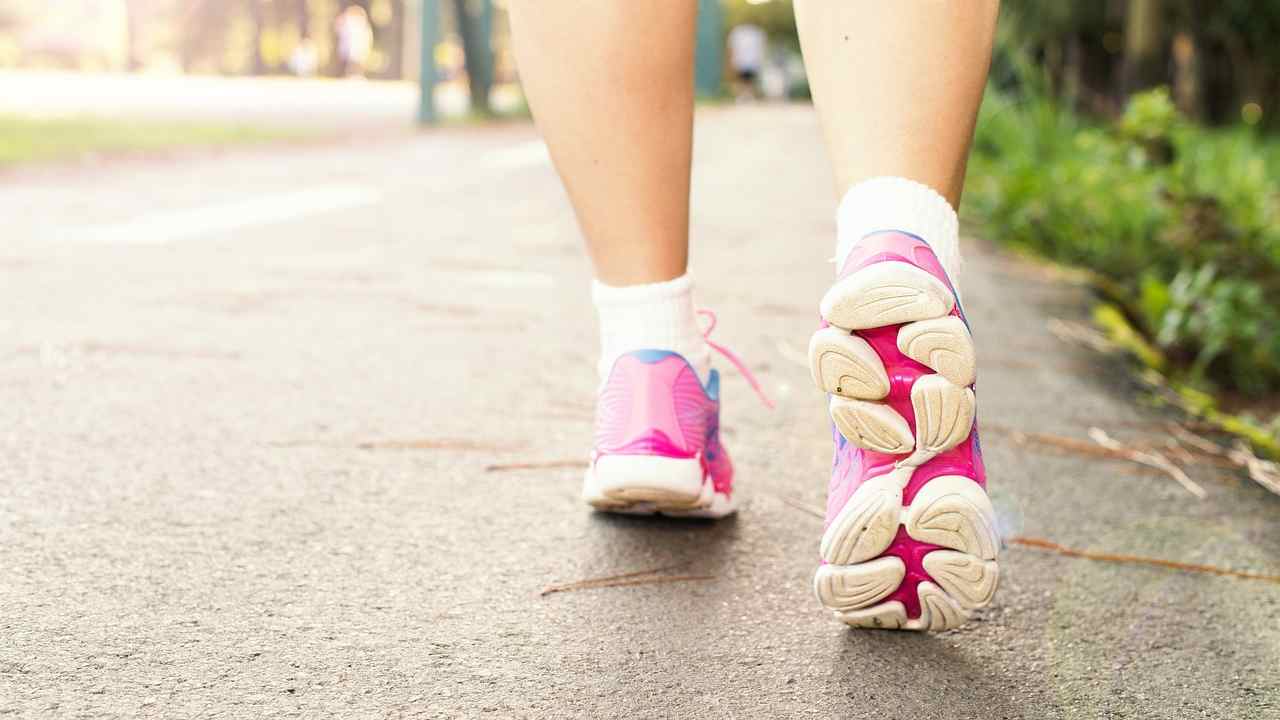 Pierde peso caminando rápido, cuántos pasos debes dar diariamente: resultados impactantes