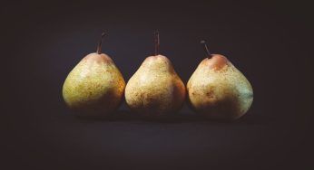 Mangi le pere con la buccia? Cosa accade se lo fai: attenzione