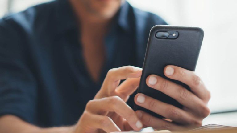 Tocca 7 volte questo tasto del cellulare e guarda cosa accade: sconvolgente tutto ciò Tocca 7 volte questo tasto del cellulare e guarda cosa accade: sconvolgente tutto ciò