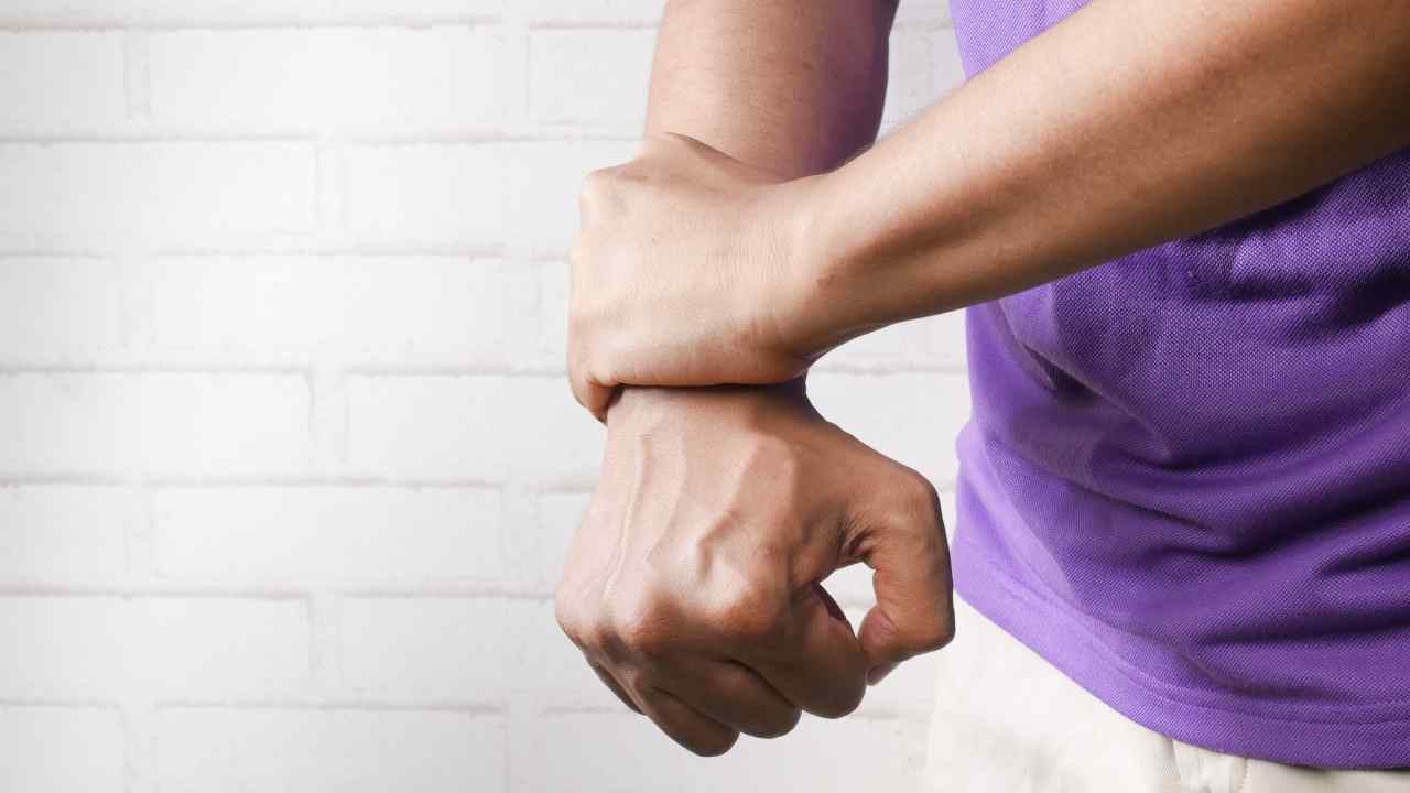 dolori articolazioni evita mangiare alimenti infiammatori