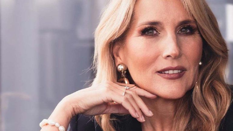 Jo Squillo, fisico da ragazzina a 61 anni: svelati i suoi più grandi segreti per un corpo statuario Jo Squillo, fisico da ragazzina a 61 anni: svelati i suoi più grandi segreti per un corpo statuario
