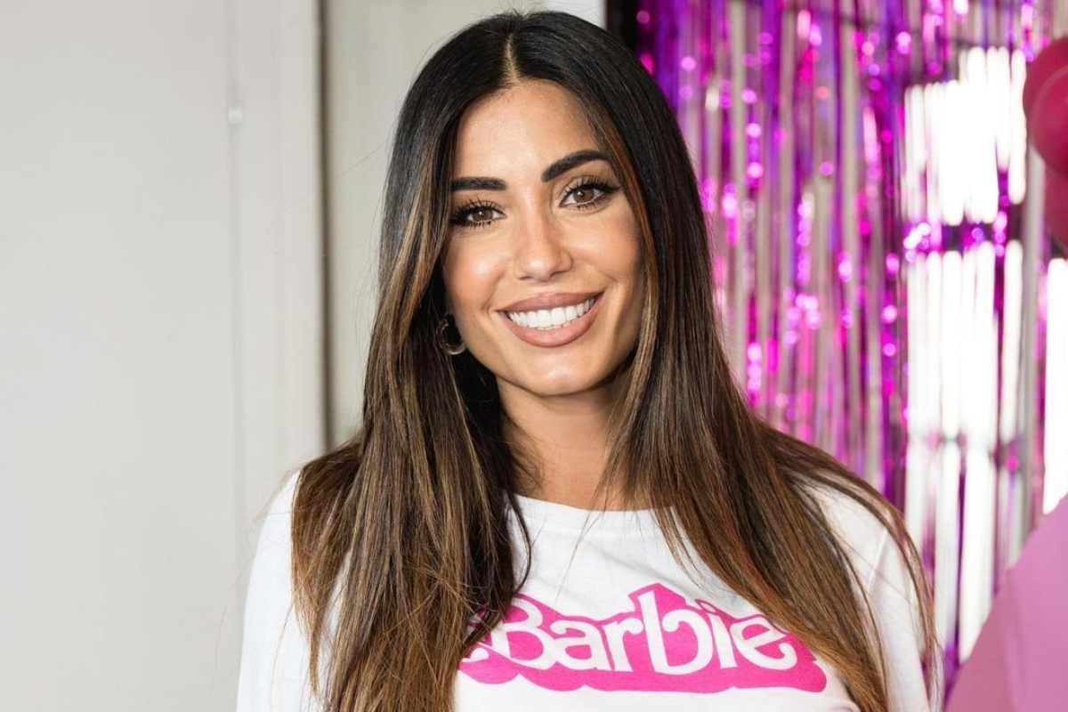 Federica Nargi pantaloni strettissimi
