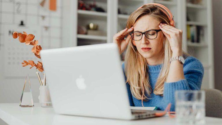 Stress, i segnali che dà il corpo. Come riconoscerlo Stress, i segnali che dà il corpo. Come riconoscerlo
