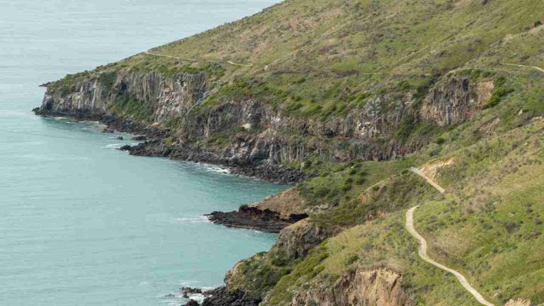 Camminare a picco sul mare, i luoghi più belli d’Italia in cui farlo Camminare a picco sul mare, i luoghi più belli d’Italia in cui farlo