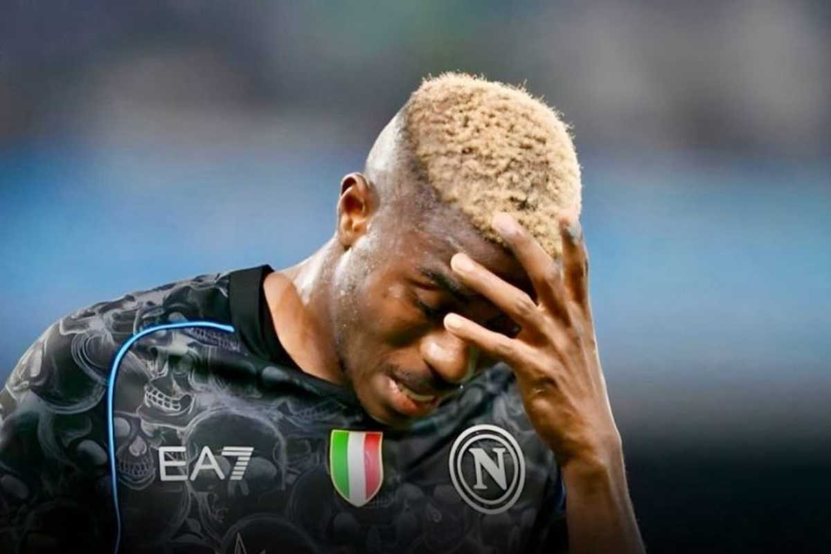 Infortunio Osimhen quando rientra l'attaccante del Napoli, tempi di recupero