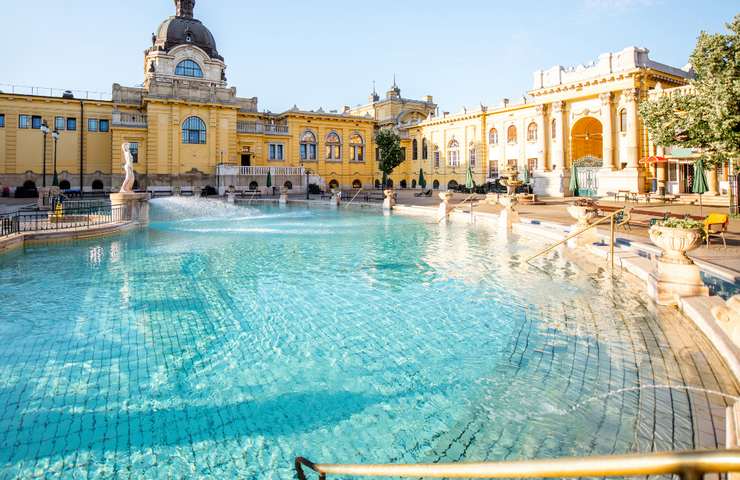 Balneoterapia benefici acqua termale piscina idromassaggio benefici