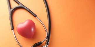 stetoscopio e cuore di gomma