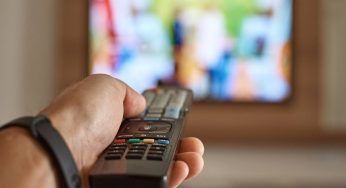 Dimagrire guardando la televisione: il trucchetto per bruciare tantissime calorie