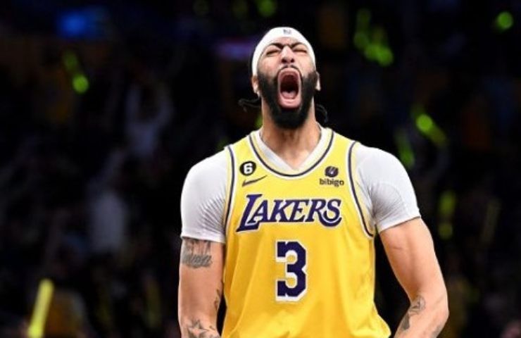 Infortunio Anthony Davis durante Heats-Lakers, come sta il giocatore