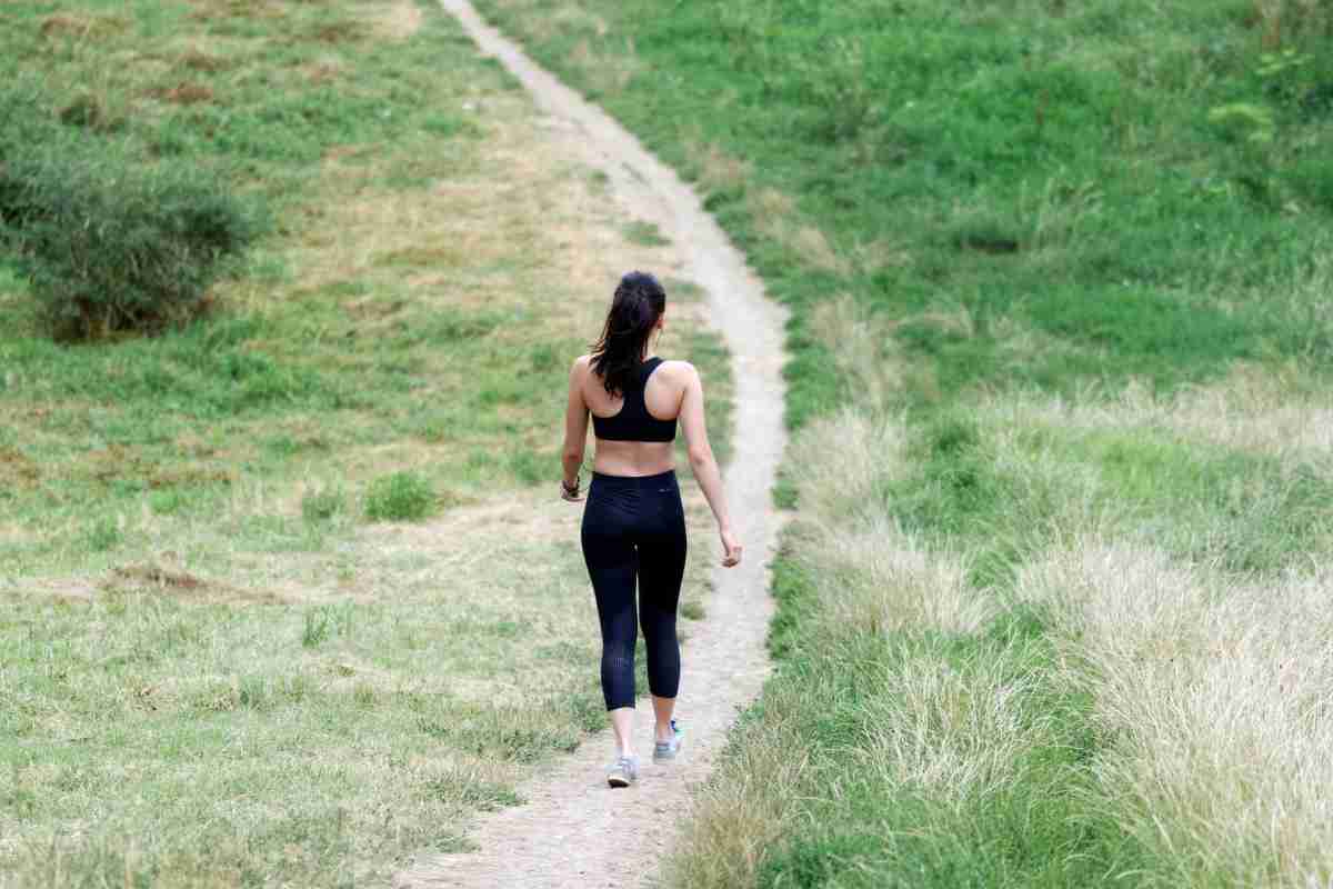Perdere peso con la camminata, quanto si dimagrisce e quanto camminare