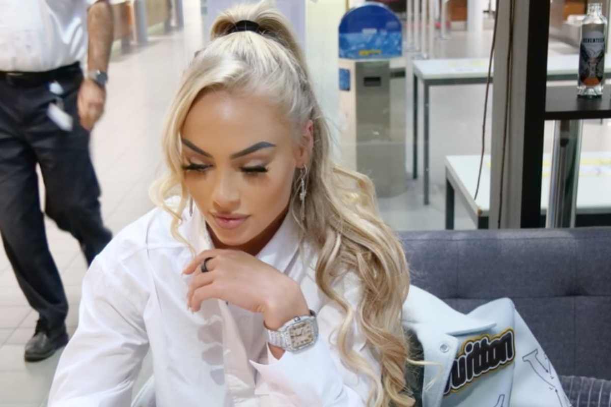 Alisha Lehmann provocante letto