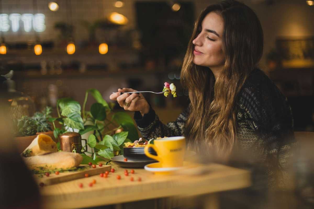 saltare cena dimagrire pro contro