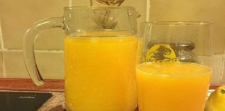 Bevi la spremuta d'arancia