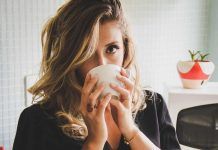 Bere il caffè