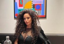 Raffaella Fico giacca aperta