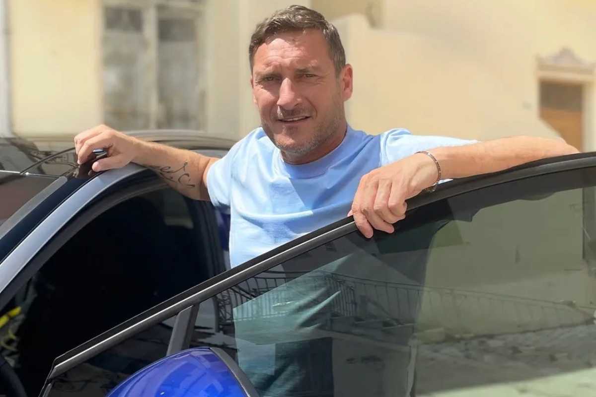 Francesco Totti ed Ilary Blasi la reazione di lui a Unica