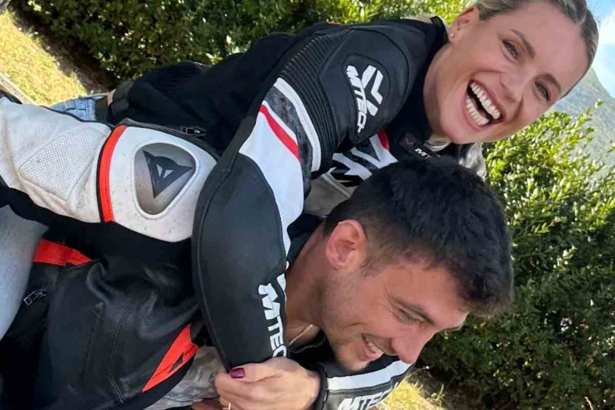 Michelle Hunziker e Alessandro Carollo sulla moto