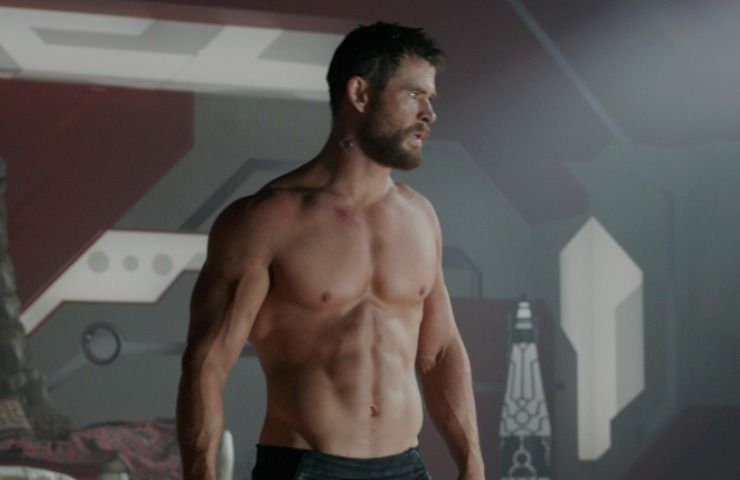 Chris Hemsworth allenamenti fisico
