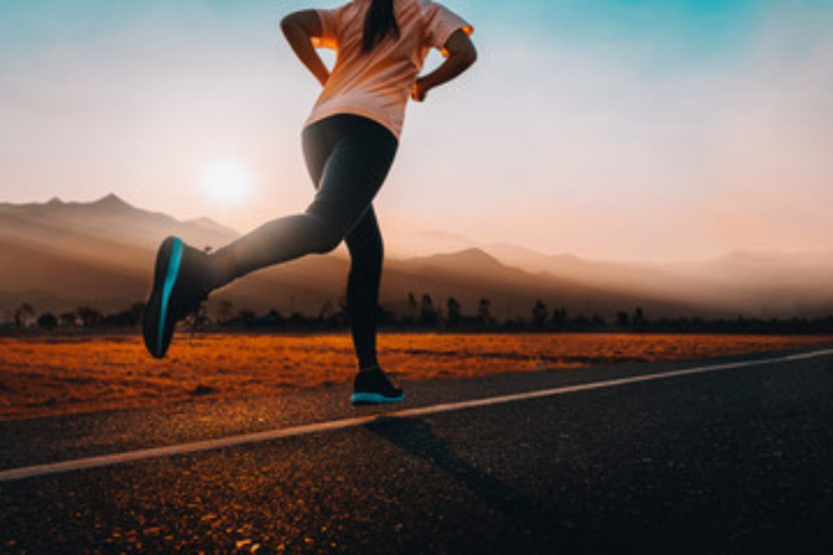 Correre fa bene alla salute, qual è la velocità giusta per farlo? Così fa ancora più bene