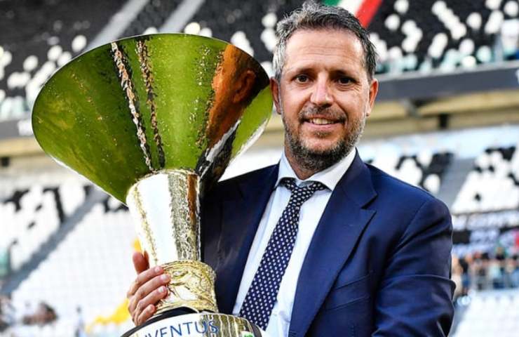 Fabio Paratici e il trofeo di Campione d'Italia 2017