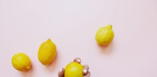 Limoni in mano