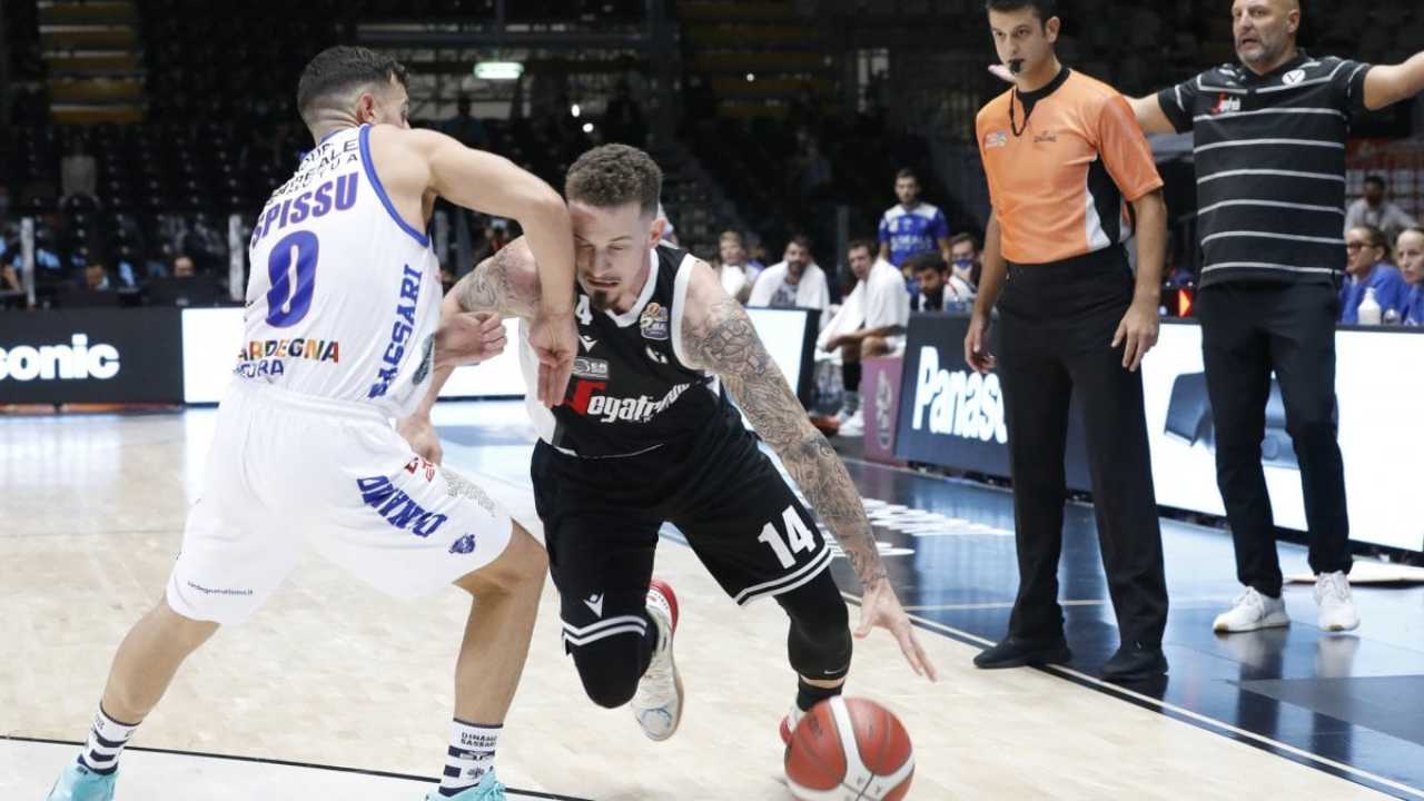 La Virtus Bologna batte il Banco di Sardegna e vola in finale di Supercoppa