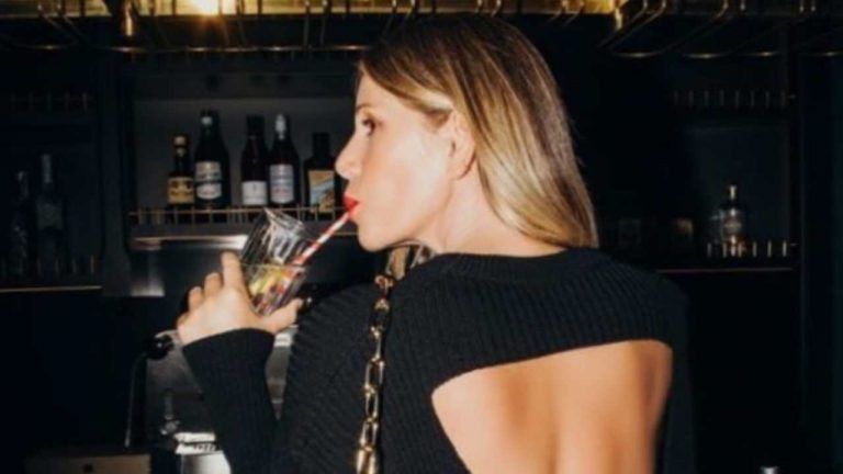 “Che selfie!” Alessia Marcuzzi sprigiona allegria. Il sorriso è da perdere i sensi – FOTO “Che selfie!” Alessia Marcuzzi sprigiona allegria. Il sorriso è da perdere i sensi – FOTO