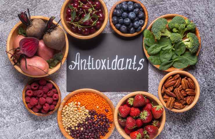 alimenti antiossidanti combattere radicali liberi