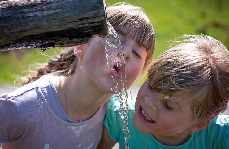 quanta acqua bere al giorno