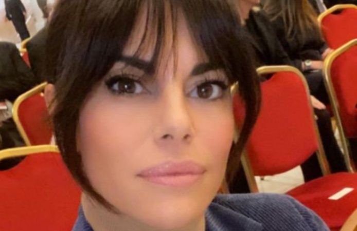 Bianca Guaccero posa pancia giu
