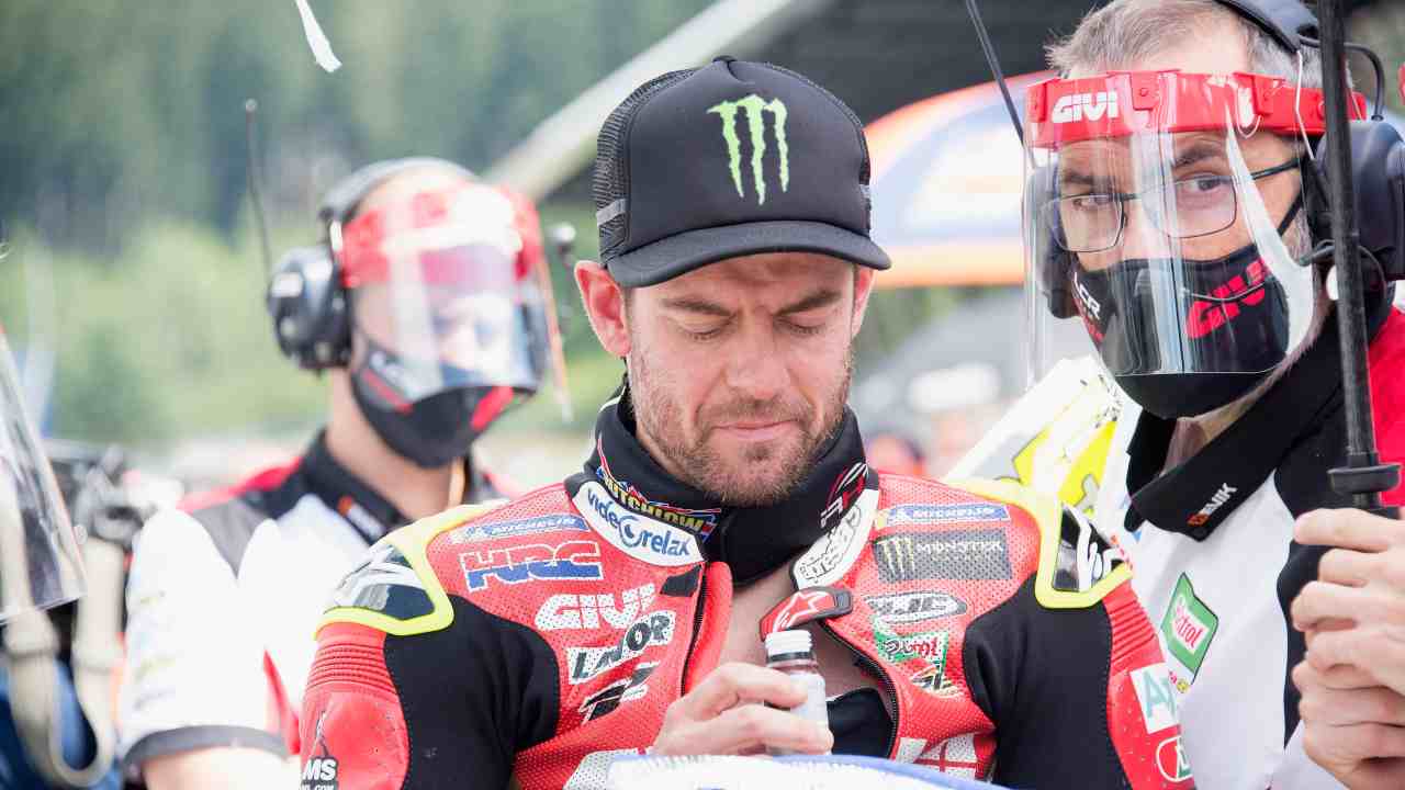 MotoGp | Crutchlow, le immagini da brivido dell'operazione (FOTO)