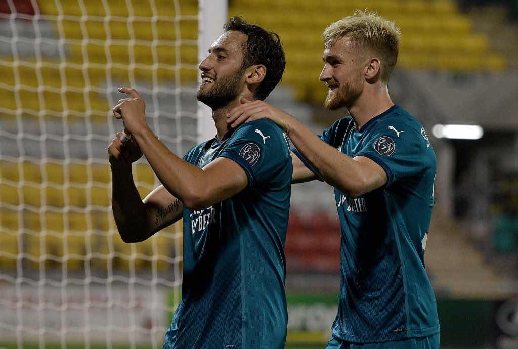 Calhanoglu segna il 2-0 contro loShamrock Rovers per i preliminari di Europa League