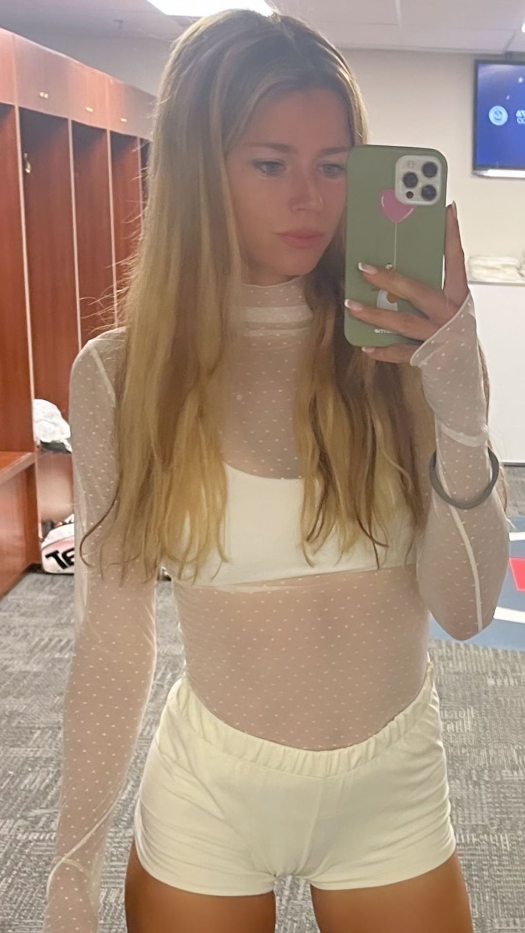 Camila Giorgi trasparente selfie shorts inguinali