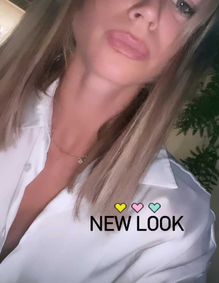 Camila Giorgi si apre camicia