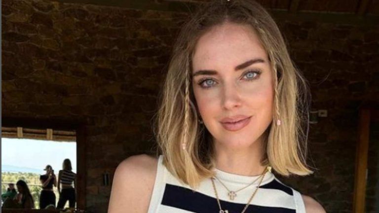 “Era tanto che non le mostrava” Chiara Ferragni, trasparenze e pantaloni leopardati: un capolavoro di Madre Natura. Temperature altissime – FOTO “Era tanto che non le mostrava” Chiara Ferragni, trasparenze e pantaloni leopardati: un capolavoro di Madre Natura. Temperature altissime – FOTO