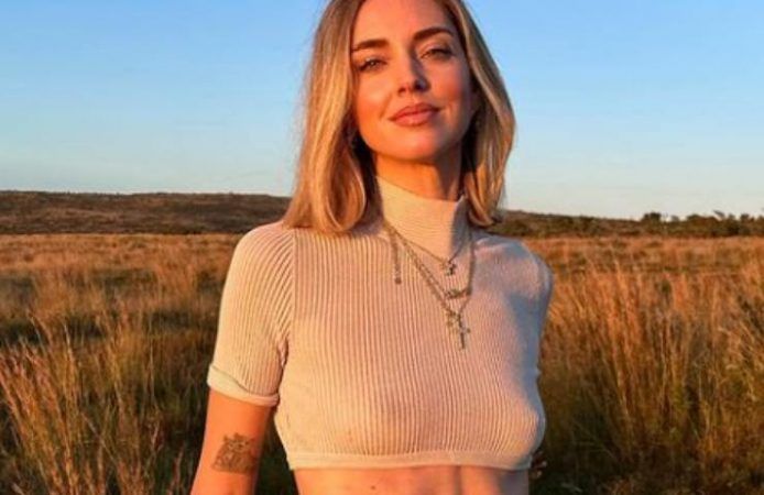 chiara ferragni trasparenze pantaloni leopardati