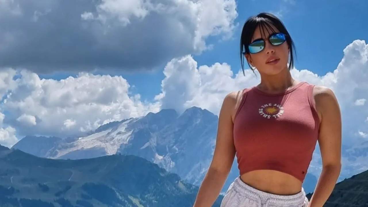 “Che meraviglia di donna” Claudia Ruggeri, il bagno in piscina è uno spettacolo sexy: in bikini seduce il web – FOTO “Che meraviglia di donna” Claudia Ruggeri, il bagno in piscina è uno spettacolo sexy: in bikini seduce il web – FOTO