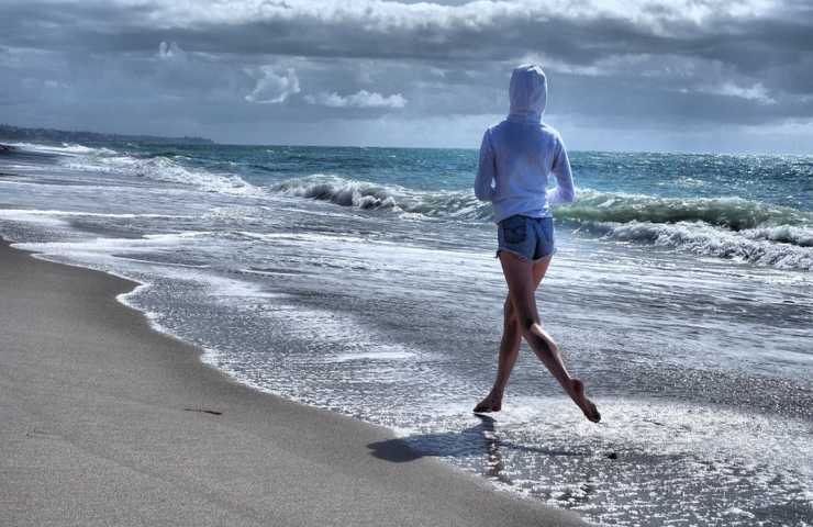 Corsa sulla spiaggia prova costume 