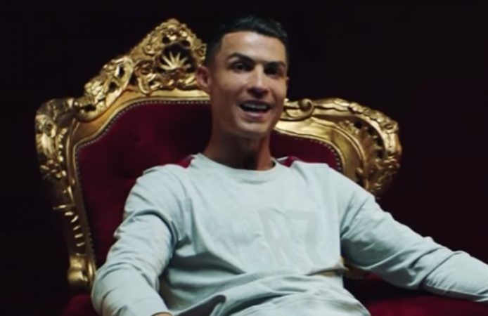 Cristiano Ronaldo cifre irreali nuovo contratto guadagno