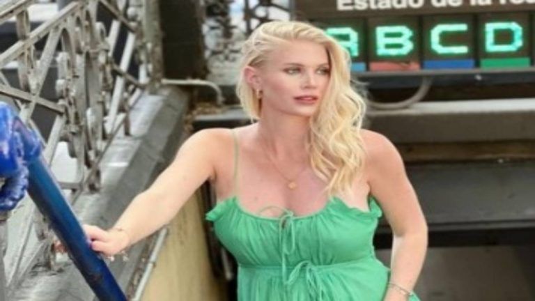 Daniela Christiansson da favola: il vestito rosso esalta la strepitosa scollatura – FOTO Daniela Christiansson da favola: il vestito rosso esalta la strepitosa scollatura – FOTO