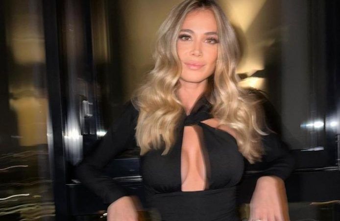 Diletta Leotta davanzale fuori