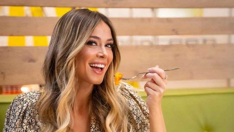 “Si vede il puntino..qualcuno ha ingrandito…” Diletta Leotta, doppio panorama colorato, è pazzesca – FOTO “Si vede il puntino..qualcuno ha ingrandito…” Diletta Leotta, doppio panorama colorato, è pazzesca – FOTO
