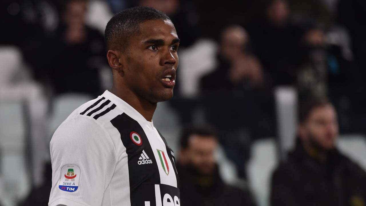 Douglas Costa Chiesa Juventus (Getty Images)