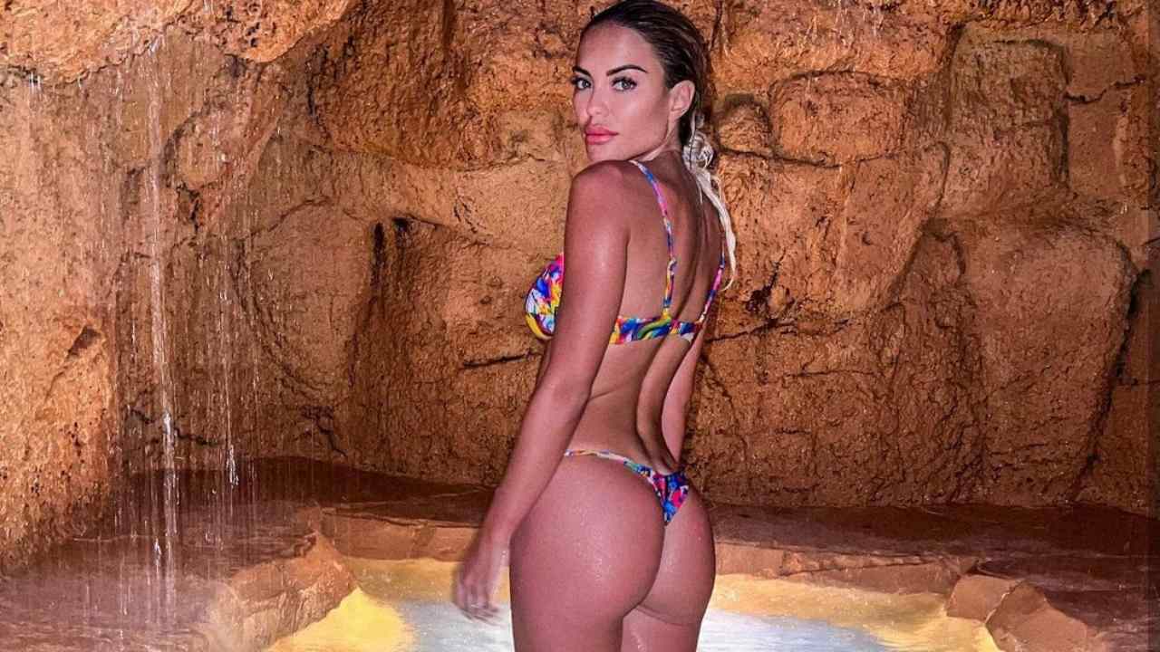 Elena Morali “Ti sta scomparendo il tanga!”, Visione paradisiaca in Thailandia! FOTO Elena Morali “Ti sta scomparendo il tanga!”, Visione paradisiaca in Thailandia! FOTO