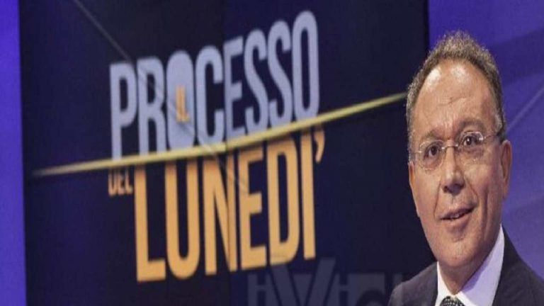 Furia Enrico Varriale su ‘Twitter’, botta e risposta con gli utenti: il motivo è sorprendente – FOTO Furia Enrico Varriale su ‘Twitter’, botta e risposta con gli utenti: il motivo è sorprendente – FOTO